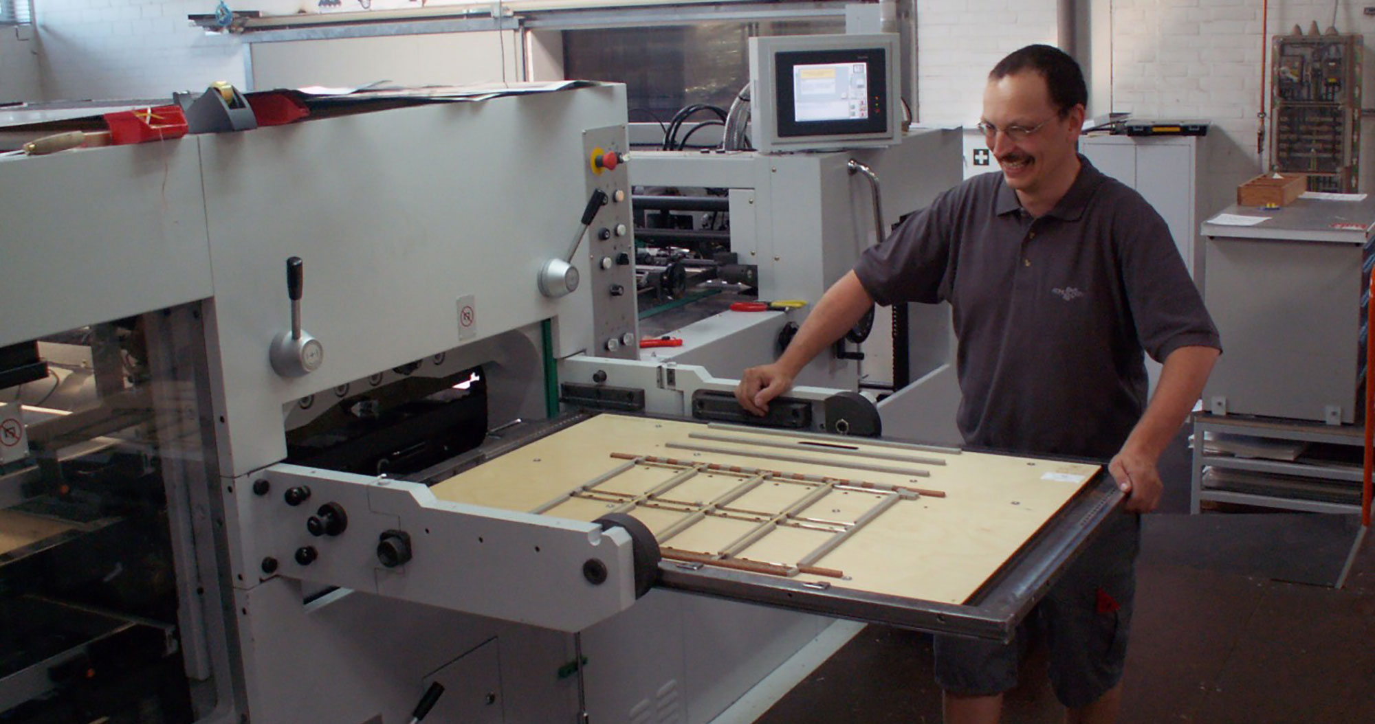 printing-sarasota-spotlight-graphics-die-cutting-cover